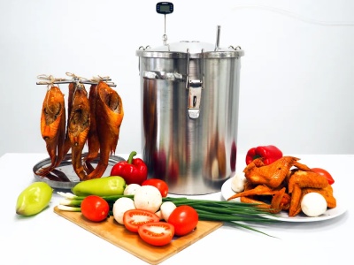 Коптильня круглая Аромат КНГ-14 нерж 14л (шпагат, сетка и щепа в комплекте) УЗБИ - фото в Миди Лтд Изображение товара Коптильня круглая Аромат КНГ-14 нерж 14л (шпагат, сетка и щепа в комплекте) УЗБИ в Миди Лтд