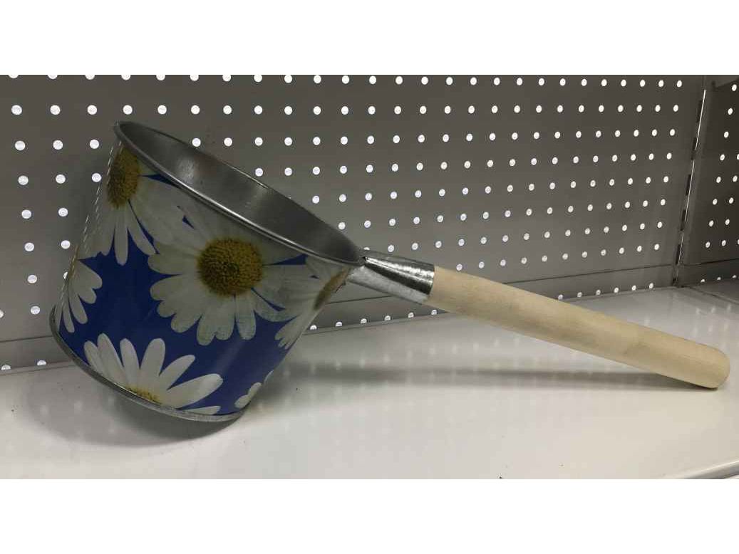 Ковш оцинкованный с декором с деревянной ручкой 2,5л (10шт/уп) - фото в Миди Лтд Изображение товара Ковш оцинкованный с декором с деревянной ручкой 2,5л (10шт/уп) в Миди Лтд