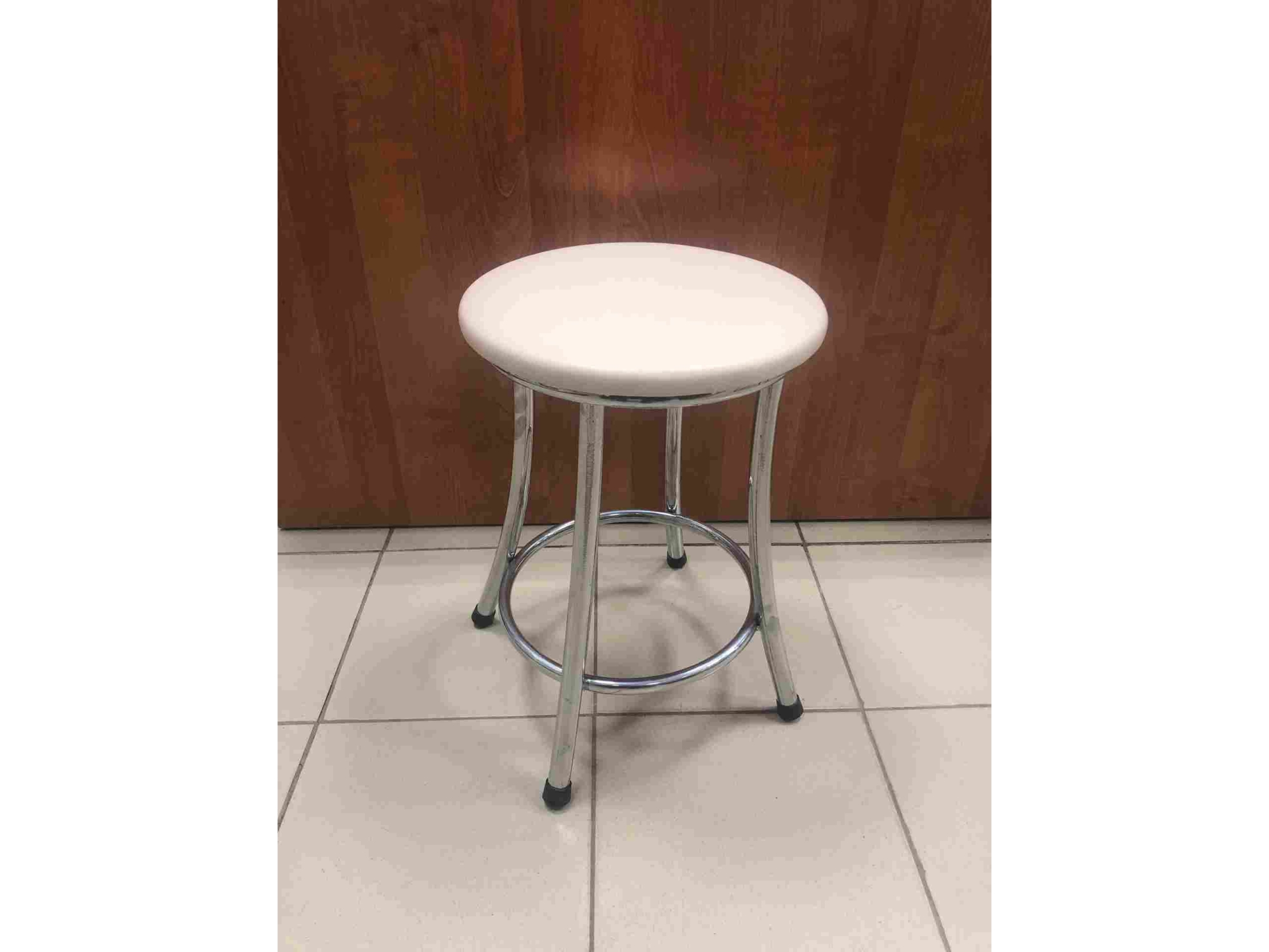 Табурет Лилия Хром 32*32*45см Кожзам бежевый - фото в Миди Лтд Изображение товара Табурет Лилия Хром 32*32*45см Кожзам бежевый в Миди Лтд