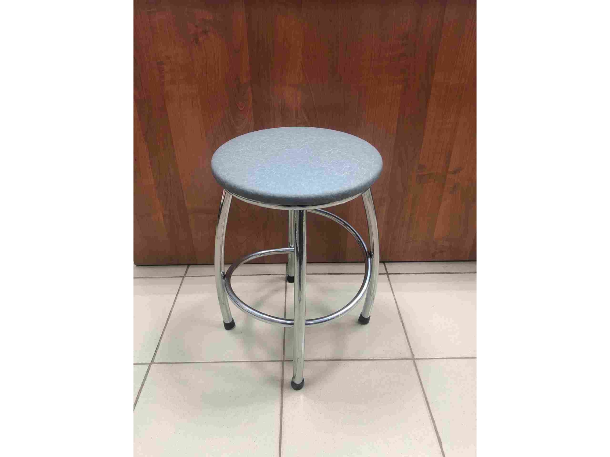 Табурет Тюльпан Хром 32*32*45см Кожзам серый - фото в Миди Лтд Изображение товара Табурет Тюльпан Хром 32*32*45см Кожзам серый в Миди Лтд