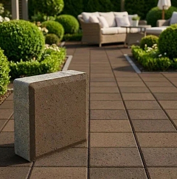 Изображение товара Плитка тротуарная «Квадрат» гавана 200*200 60мм (1 ряд- 1,2м2, пал- 12 рядов/14,4м2) в Миди Лтд